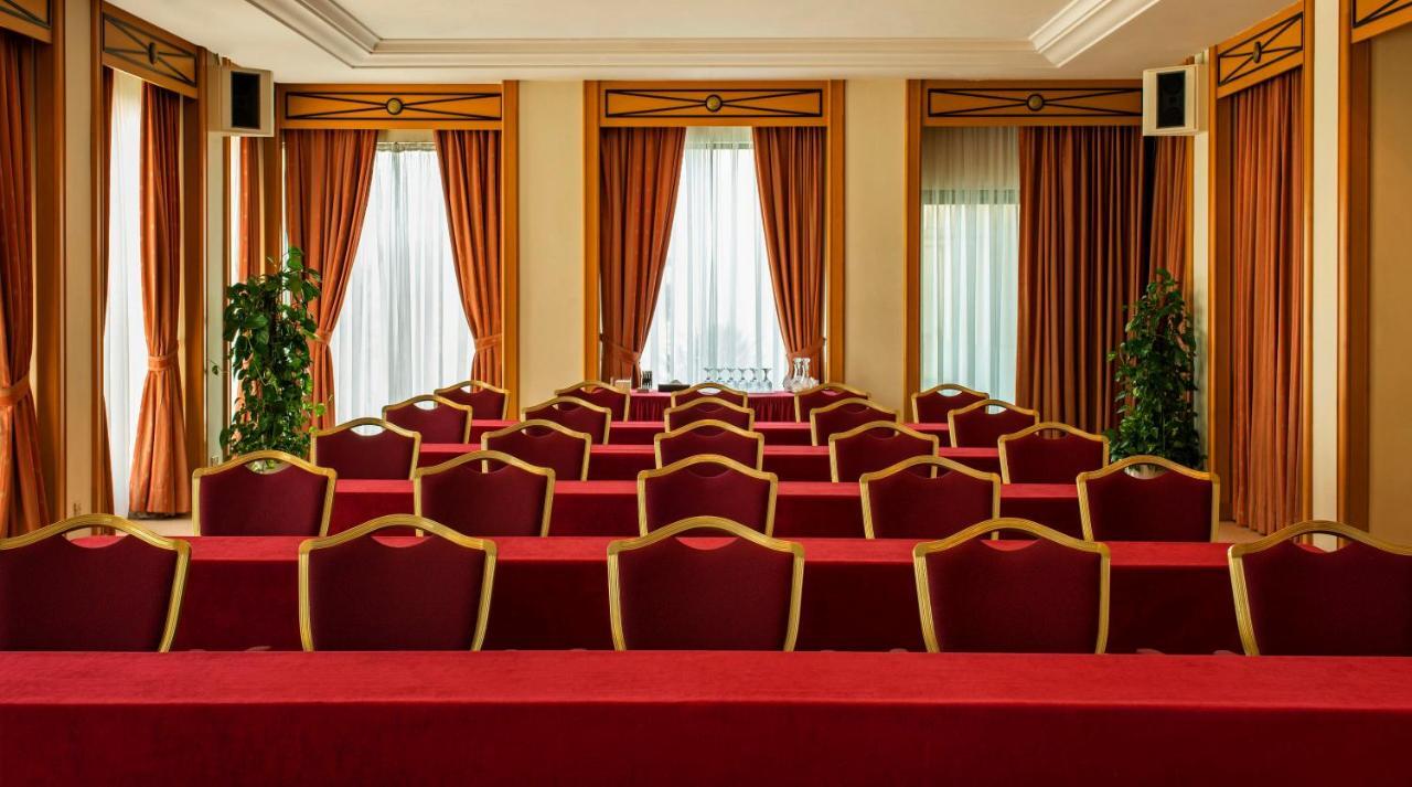 מנאמה Sheraton Bahrain Hotel מראה חיצוני תמונה